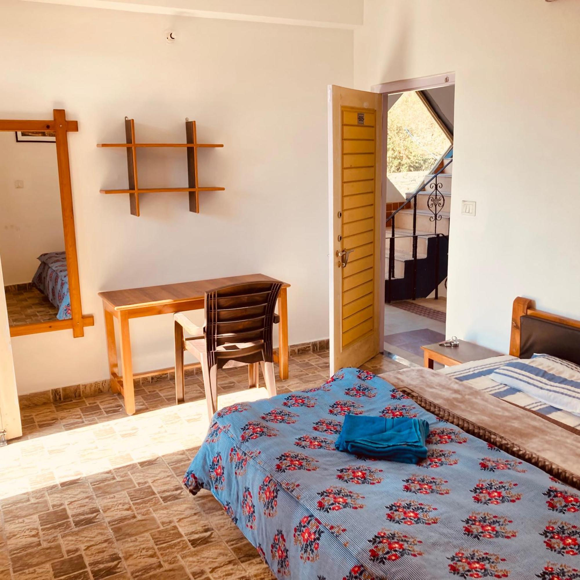 Oasis Guest House Bhagsu D'Shala ダラムシャーラー エクステリア 写真