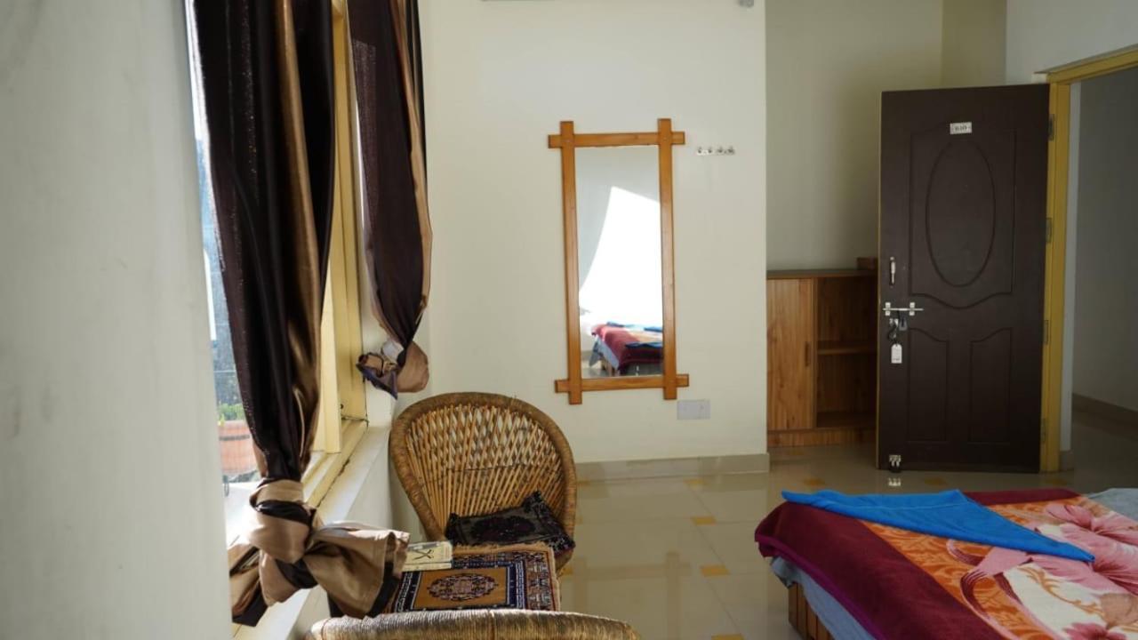 Oasis Guest House Bhagsu D'Shala ダラムシャーラー エクステリア 写真