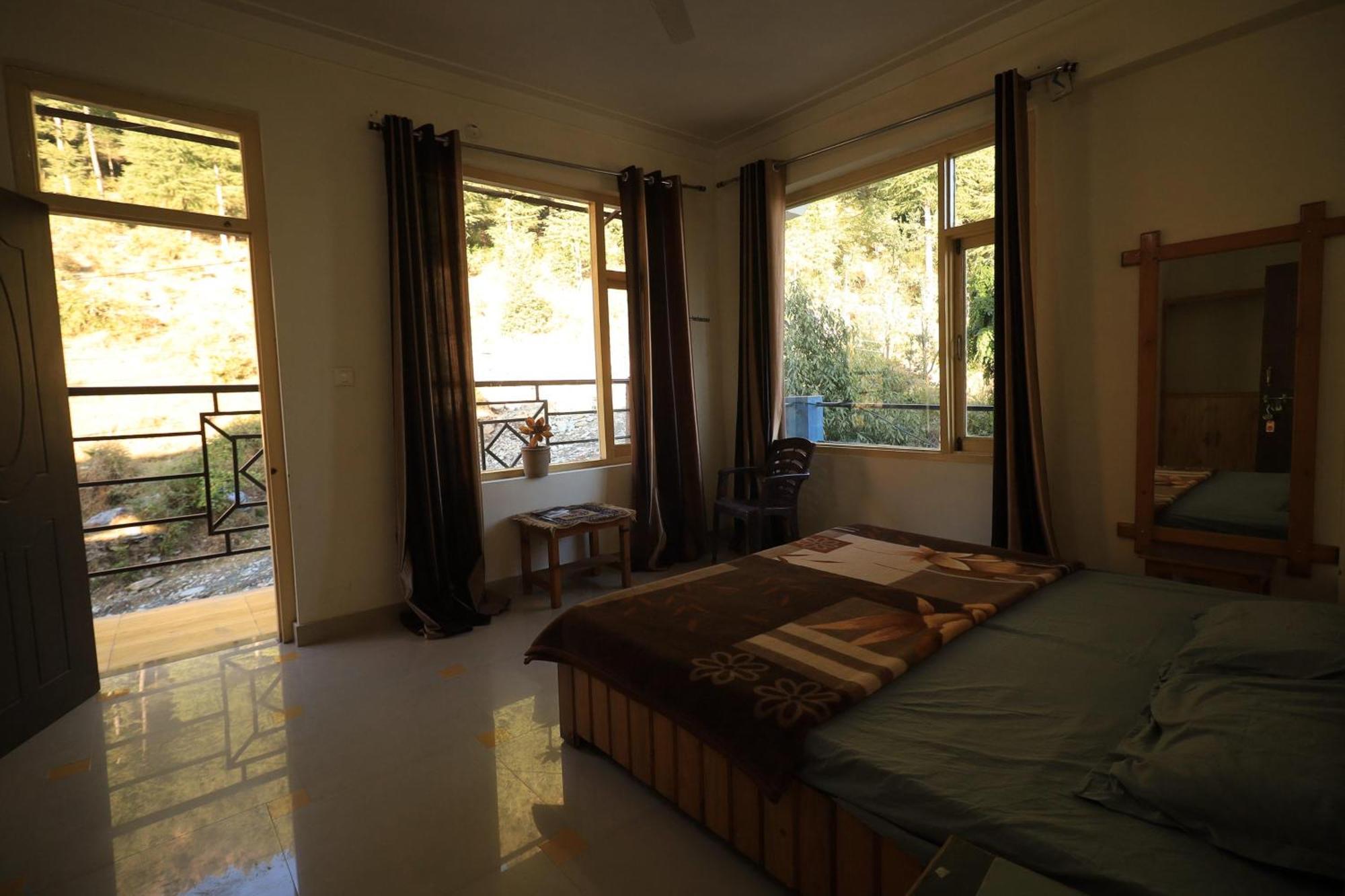 Oasis Guest House Bhagsu D'Shala ダラムシャーラー エクステリア 写真