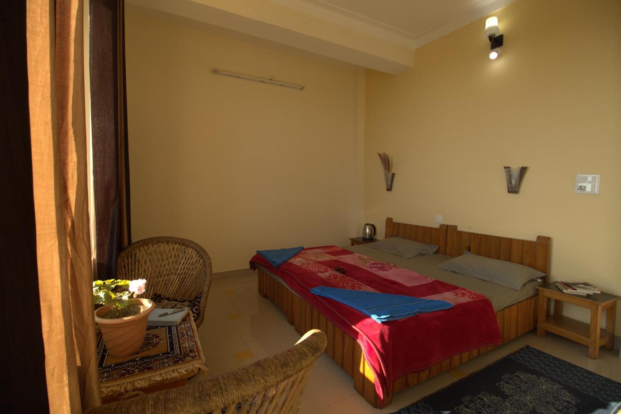 Oasis Guest House Bhagsu D'Shala ダラムシャーラー エクステリア 写真