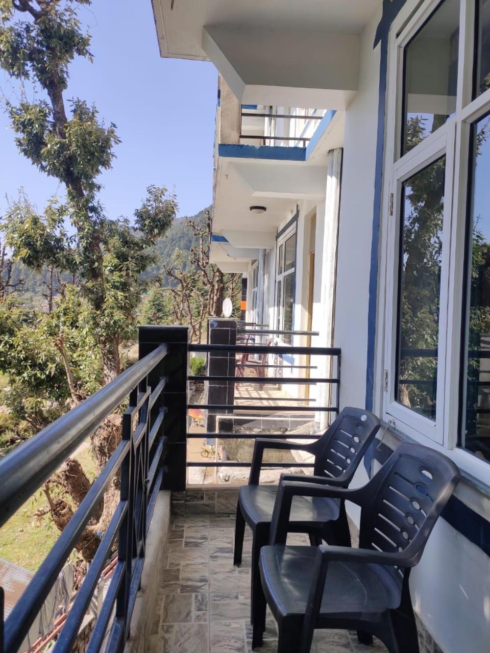 Oasis Guest House Bhagsu D'Shala ダラムシャーラー エクステリア 写真