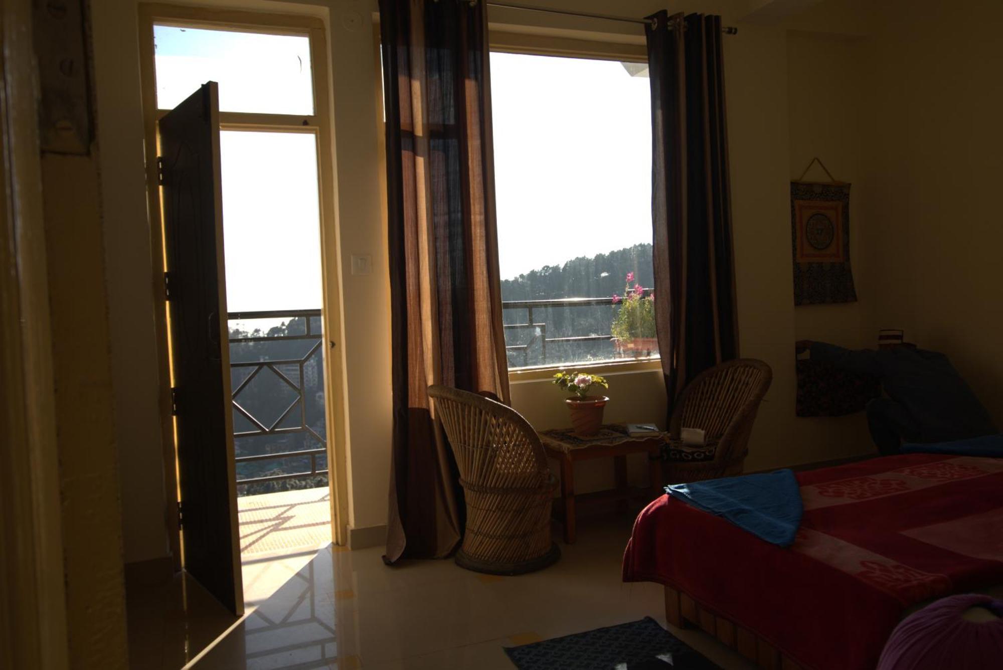 Oasis Guest House Bhagsu D'Shala ダラムシャーラー エクステリア 写真