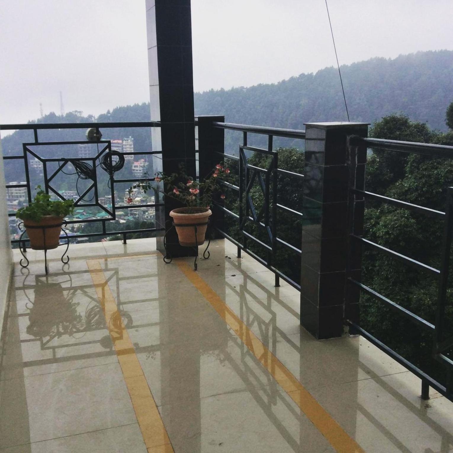 Oasis Guest House Bhagsu D'Shala ダラムシャーラー エクステリア 写真