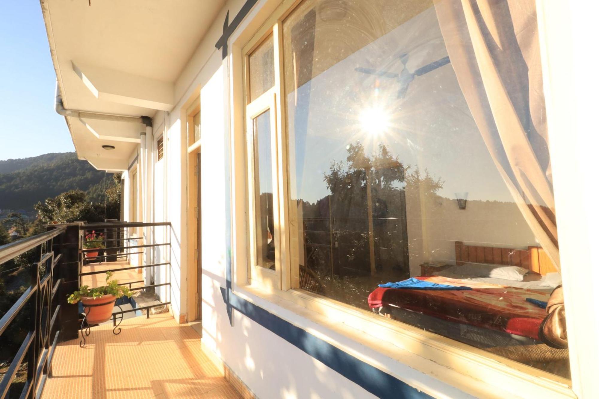 Oasis Guest House Bhagsu D'Shala ダラムシャーラー エクステリア 写真
